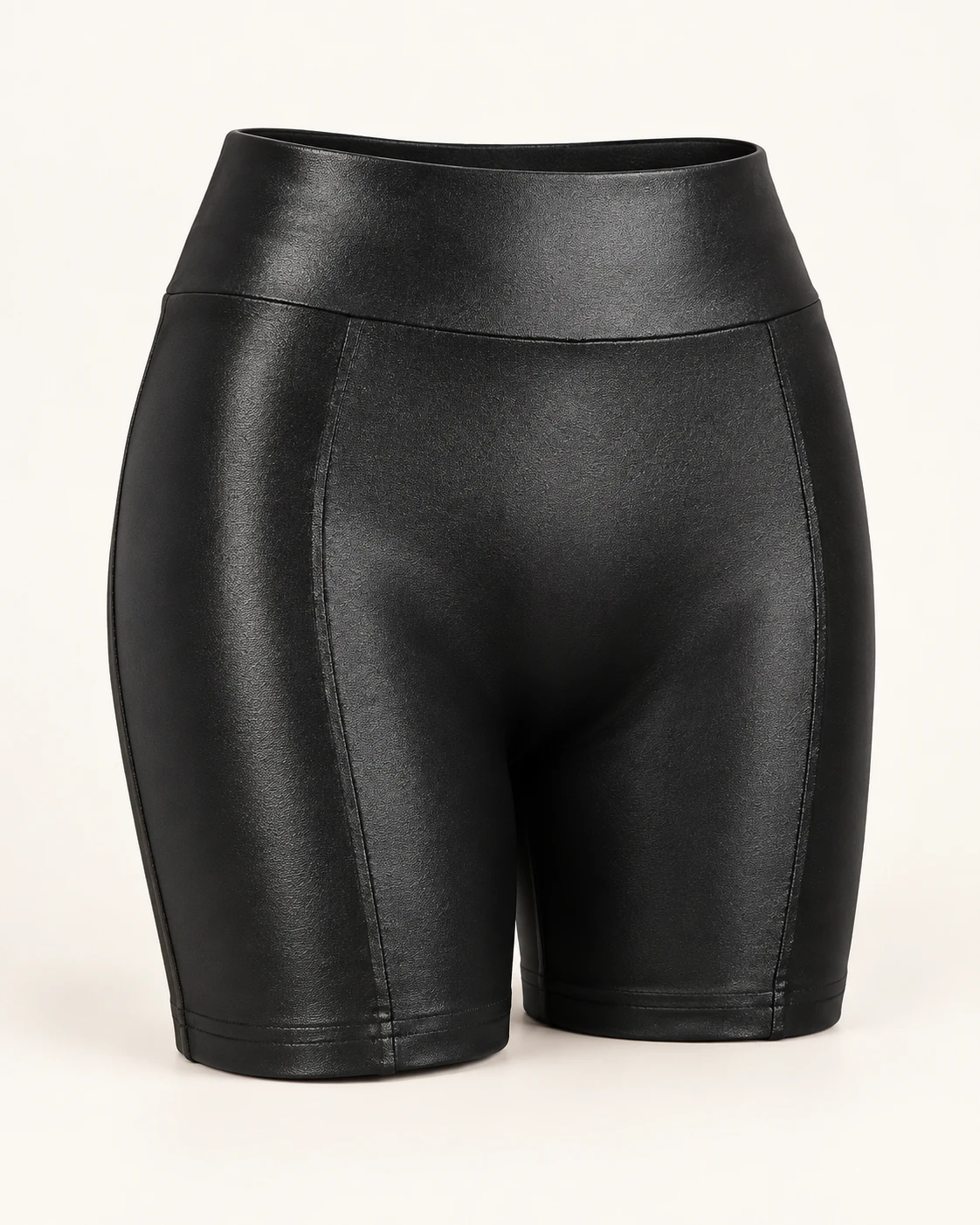 Short Luna Noir preto em foto de catálogo